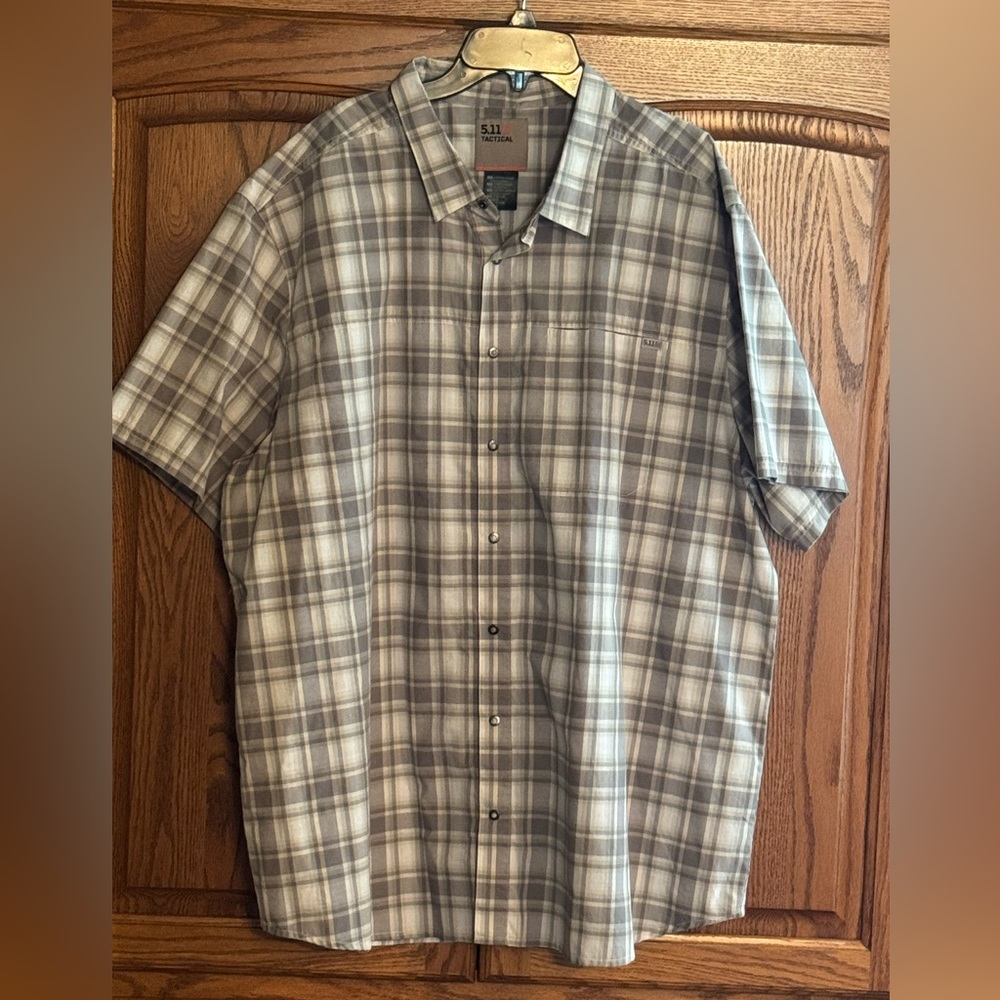 5.11 Tactical Men's Casual Gray, White and Tan Plaid Shirt XXL like new